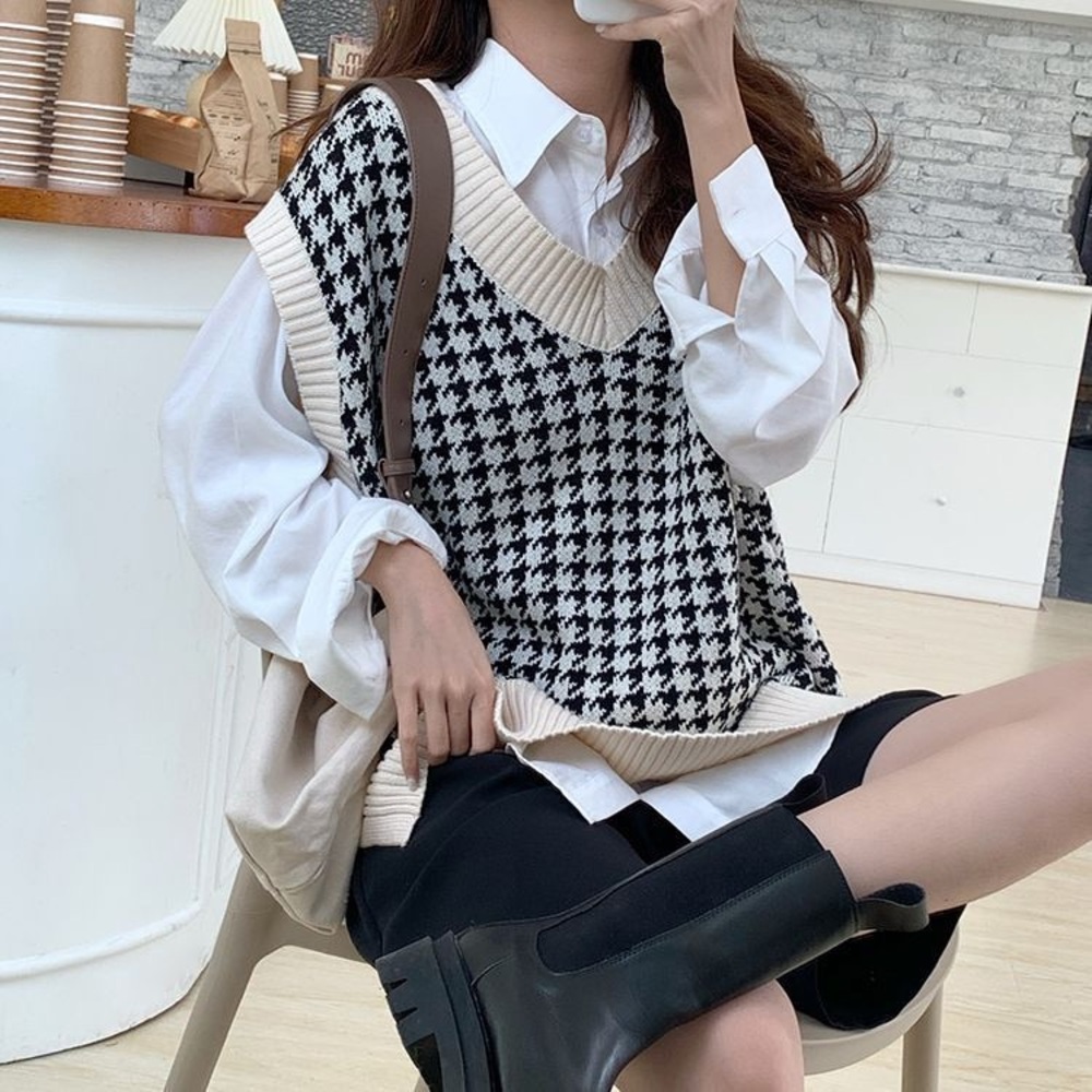 Yesstyle Loose-fit-Fit Houndstooth Knit Sweater Vest